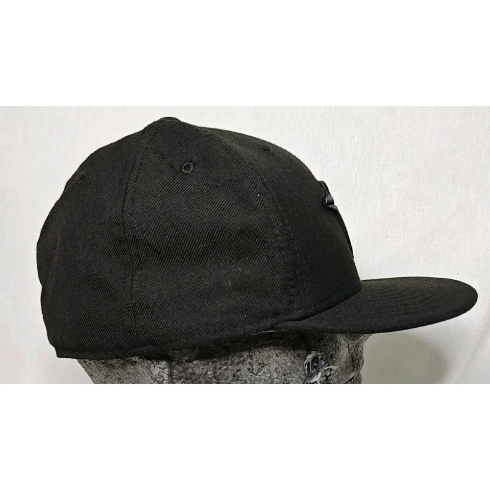 Toronto Blue Jays New Era 59Fifty Fitted Blackout Hat cap Men's 7 1/2‎ Red Leaf
